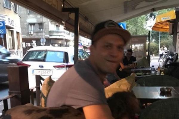 BIO JE NAJPOŽELJNIJI SRPSKI MUŠKARAC: Gledali smo ga stalno na TV-u,  sada sa 46 godina izgleda BOLJE NEGO IKADA