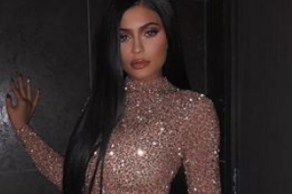 SVI SU SE ZGROZILI ZBOG ONOGA ŠTO RADI U KUPATILU: Kada su videli šta je ostalo na PEŠKIRU pripala im muka! (VIDEO)