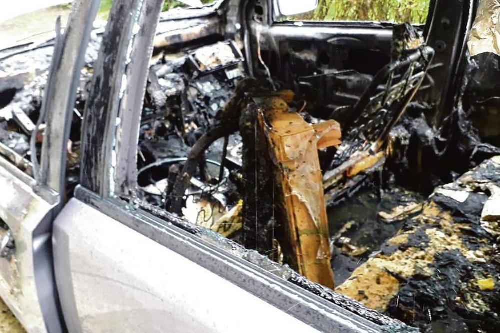 HAOS! Izgoreo auto u Beloj Crkvi, prijave protiv dva muškarca