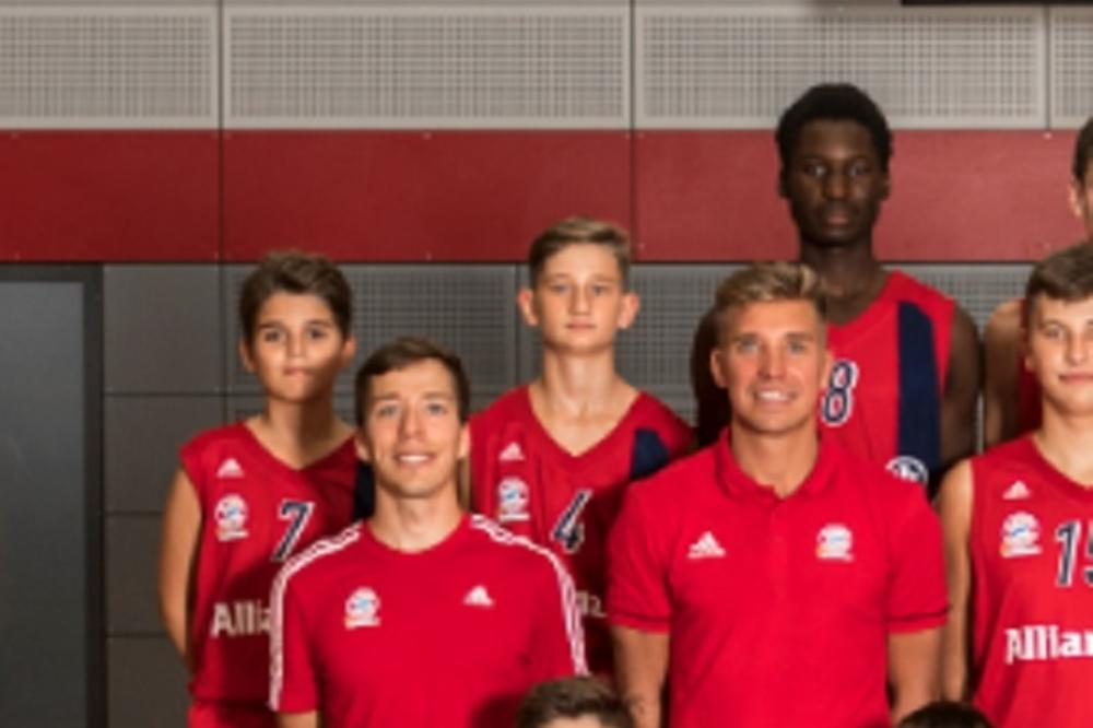 ZA OVOG DEČKA KAŽU DA ĆE BITI NOVA SRPSKA KOŠARKAŠKA ZVER: Nije ni čudo, ako se zna ko su mu tata i deda!