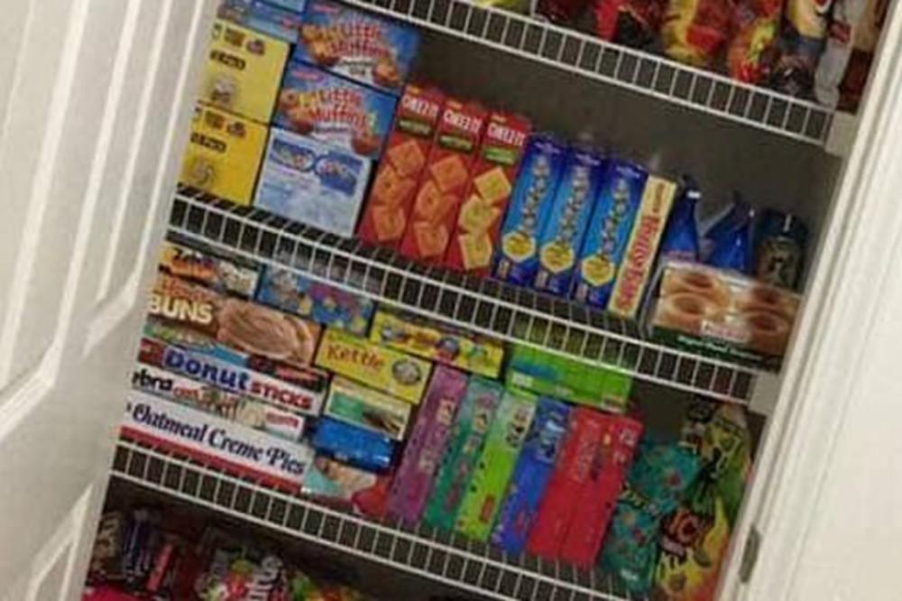 MAJKA OBJAVILA SLIKU SVOJE SAVRŠENE KUHINJE, SVI ODMAH PRIMETILI OPASAN DETALJ: Time ćeš UBITI DECU!