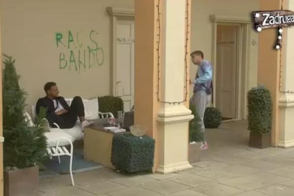 DAVID DRAGOJEVIĆ ZAVRŠIO U HITNOJ NA UŠIVANJU: Udario GLAVOM U ZID, pa pao u nesvest! (VIDEO)