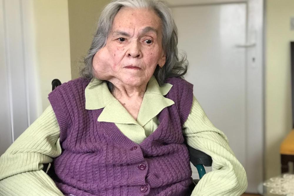 DOBRO POGLEDAJTE OVU ŽENU: Njen muž je kuvao za Tita, a sad joj OTIMAJU STAN! Njena životna priča je preteška