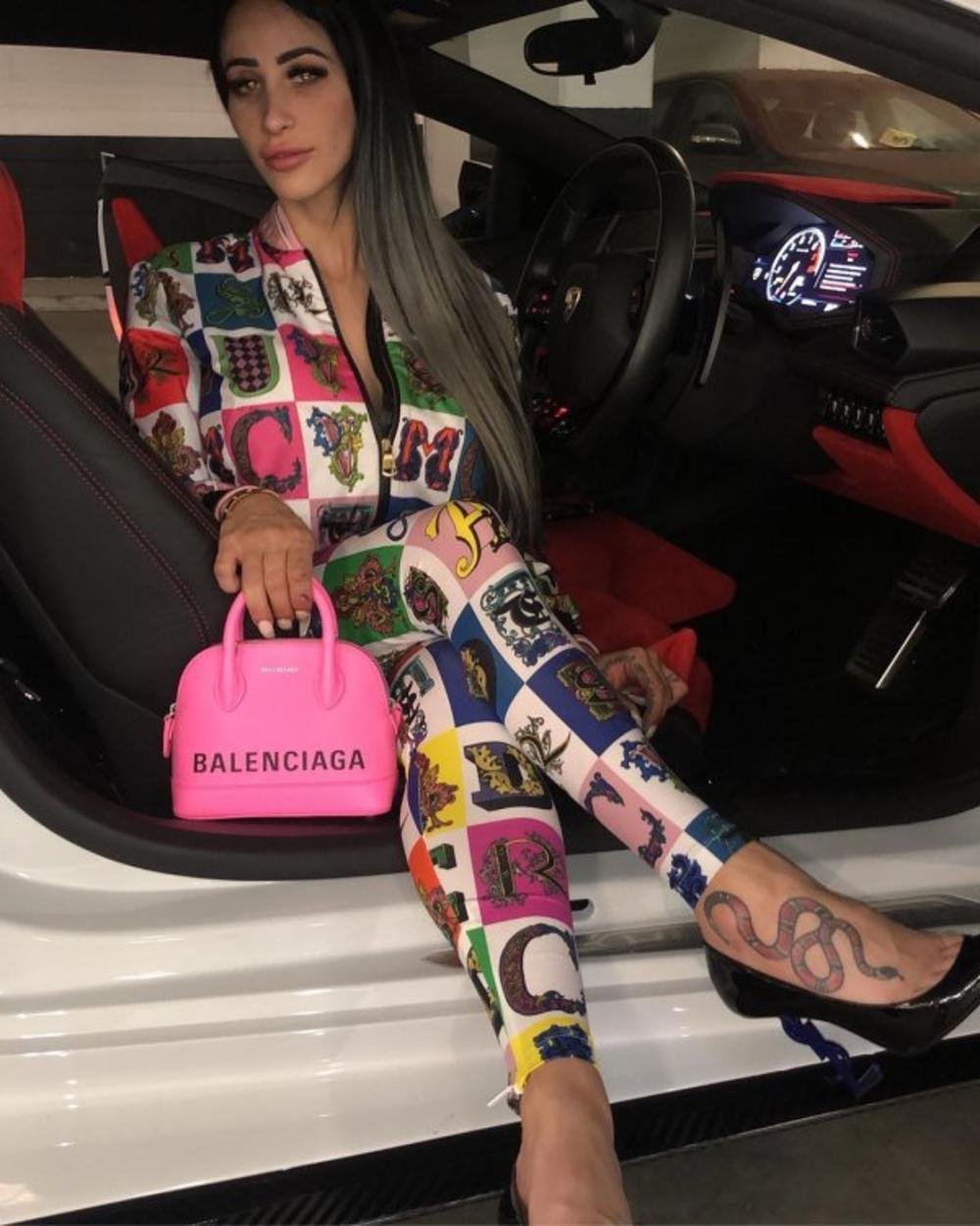 Margarita Tomovska u skupim kolima i dizajnerskoj garderobi   