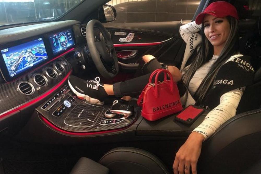 DNO DNA! GLUMI SIROMAŠNU DEVOJKU, A SAD SU ISPLIVALE NJENE SLIKE: Instagramuša pokušala DA POKRADE naivne ljude!