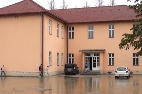 PROFESORE U ARILJSKOJ ŠKOLI PRISLUŠKUJU?! Pustili smo SNIMAK sa USB i čuli ceo naš razgovor!