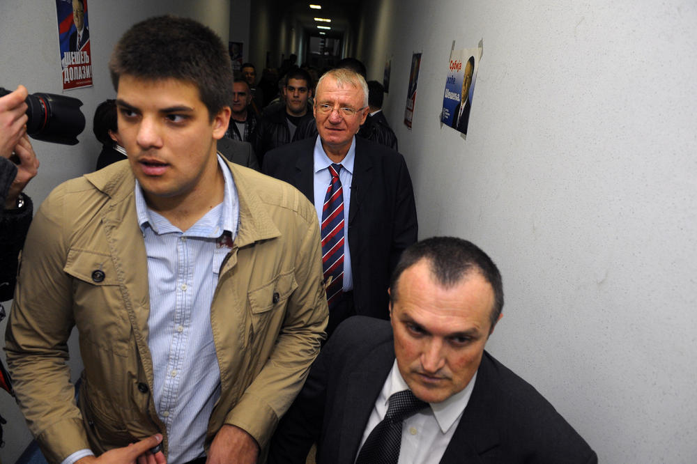 ŠEŠELJ UPUTIO OŠTRU PORUKU CELOJ SRBIJI I DRŽAVNOM VRHU: Ovo nikako ne smemo raditi sa KOSOVOM! (VIDEO)