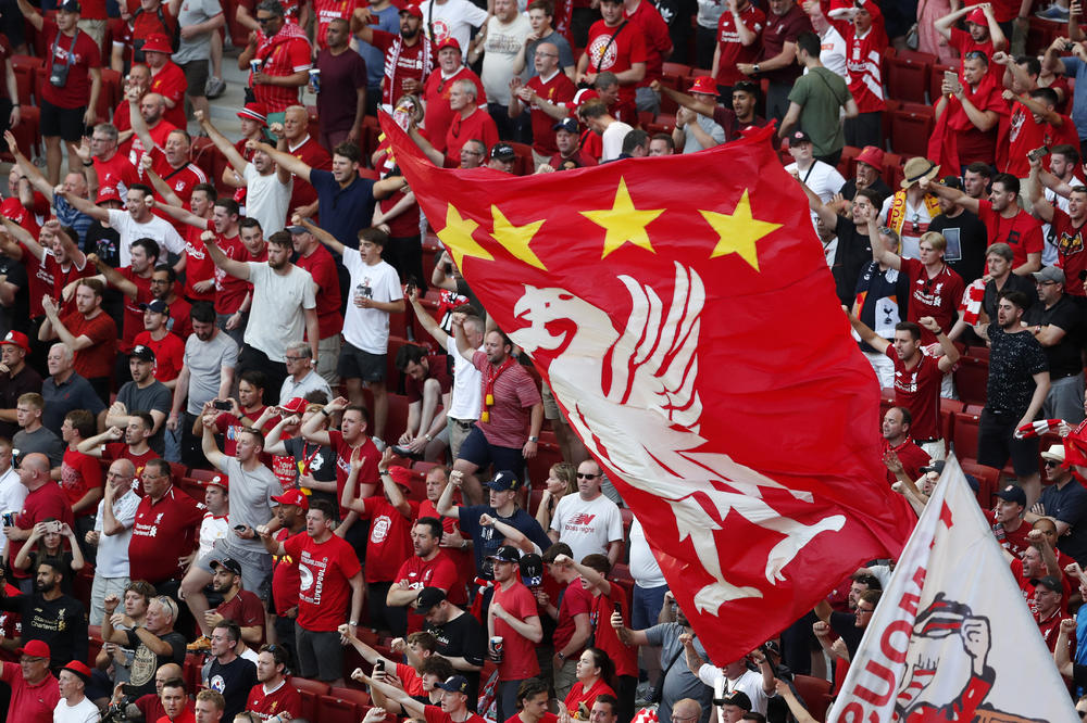 OVO MU NIKADA NEĆE OPROSTITI: Trofejni trener ZABIO NOŽ U LEĐA navijačima Liverpula - ZAŠTO BAŠ KOD NJIH!
