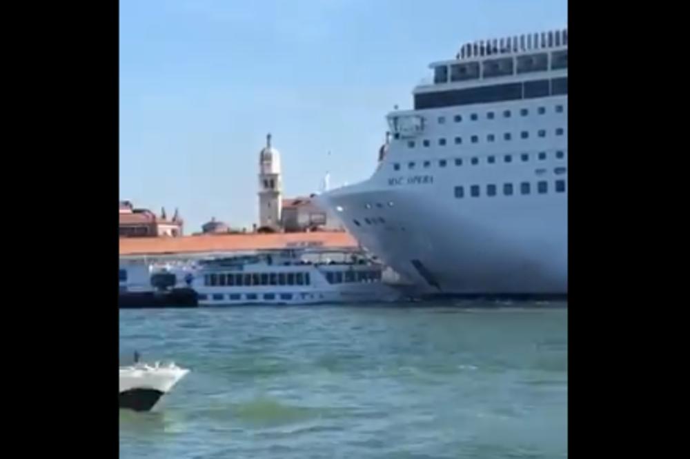 HOROR U VENECIJI: Kruzer se ZAKUCAO u brod! Ima povređenih! (VIDEO)