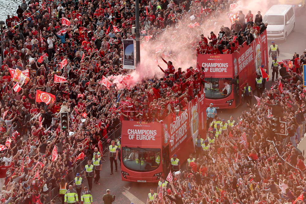 POLA MILIONA LJUDI JE DOČEKALO ŠAMPIONE EVROPE: Navijači Liverpula priredili feštu kakva se pamti ceo život!