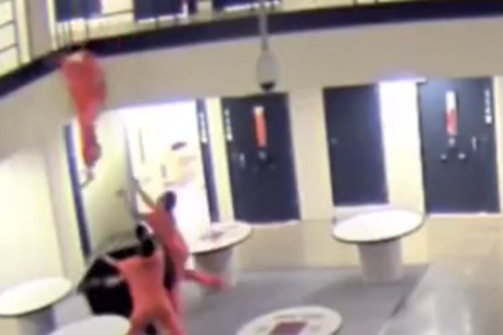 SNIMLJENA VELIKA DRAMA U ZATVORU: Ova trojica su uradila nešto što će DA IM SLUŽI NA ČAST! (VIDEO)