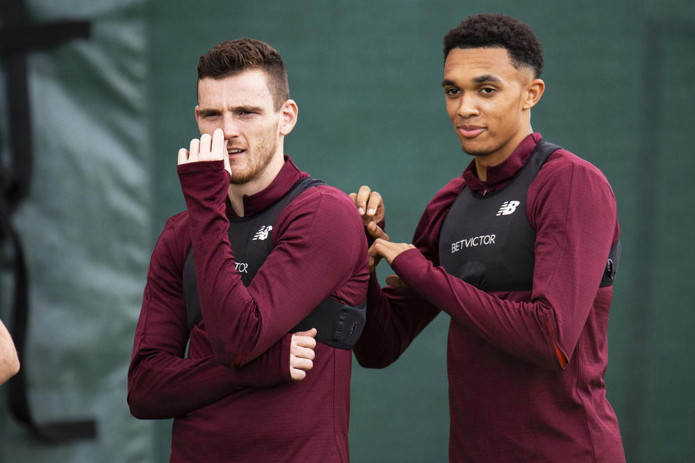 TO SE ZOVE VERA: Robertson pre 7 godina bio razočaran u život, a Arnold (6) sa suknjom od dresa trčkarao Enfildom!