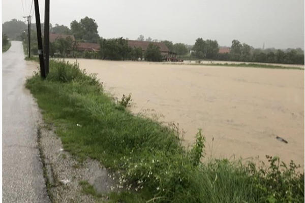 SPASAO DEDU, A NJEGA UNUK!  Ovo je HEROJSKA priča iz POPLAVA u Srbiji koja je oduševila sve