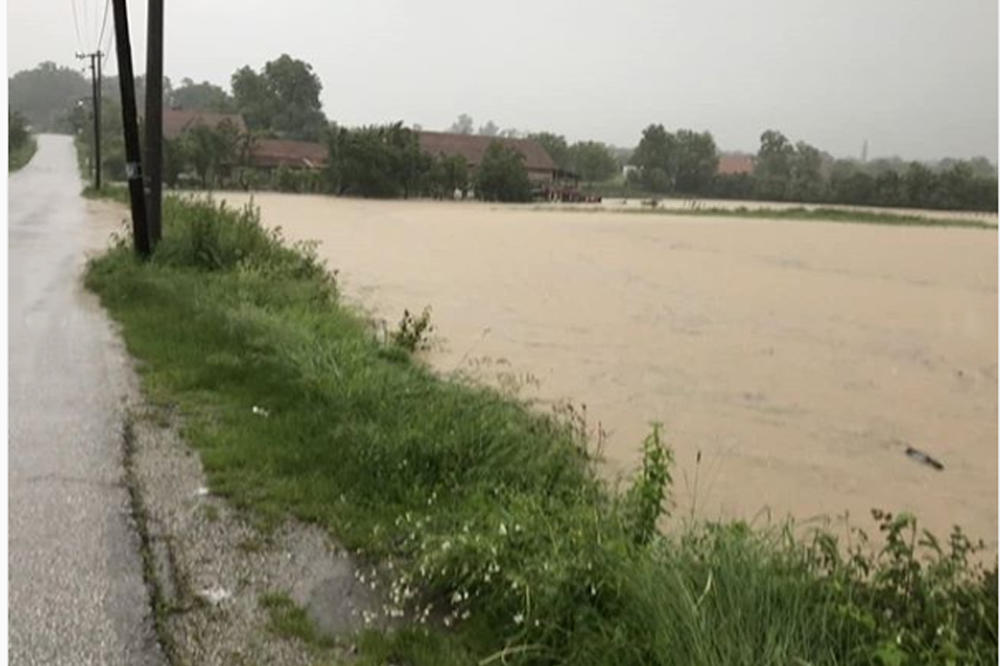 SPASAO DEDU, A NJEGA UNUK!  Ovo je HEROJSKA priča iz POPLAVA u Srbiji koja je oduševila sve