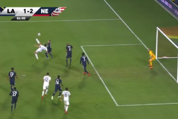 JA SAM ZLATAN, IMAM 38 GODINA I NEMAM NAMERU DA STANEM: Neverovatne makazice Ibrahimovića oduševile planetu!