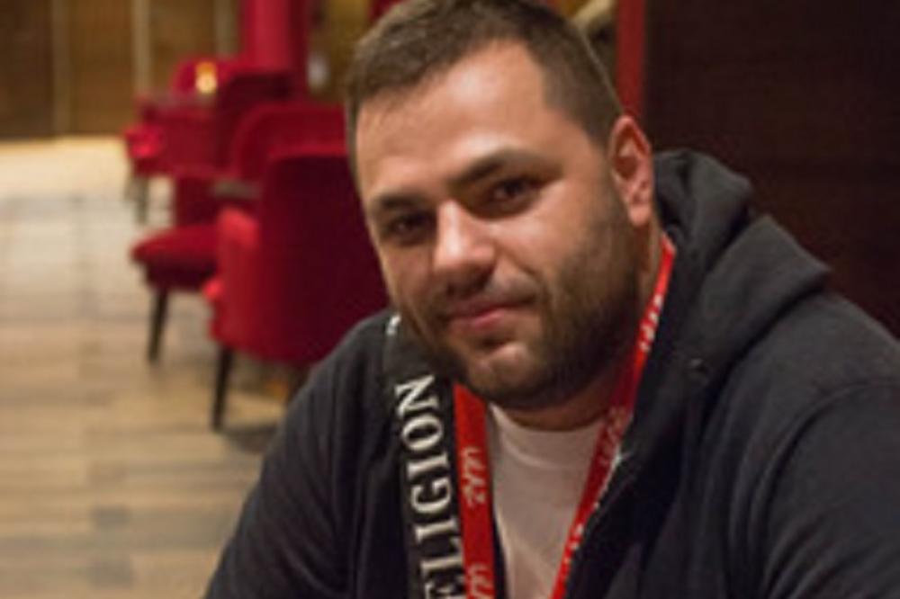 COBY IZNENADIO BEOGRADSKE MATURANTE: Upao im je na MATURSKO VEČE, svi VRIŠTALI, a on podelio KARTE!