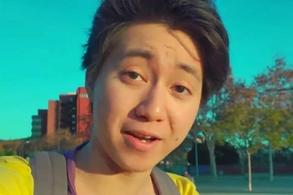 ZBOG NEHUMANE ŠALE IDE U ZATVOR! Jutjuber dao beskućniku KEKS koji je unutra krio UŽAS (VIDEO)