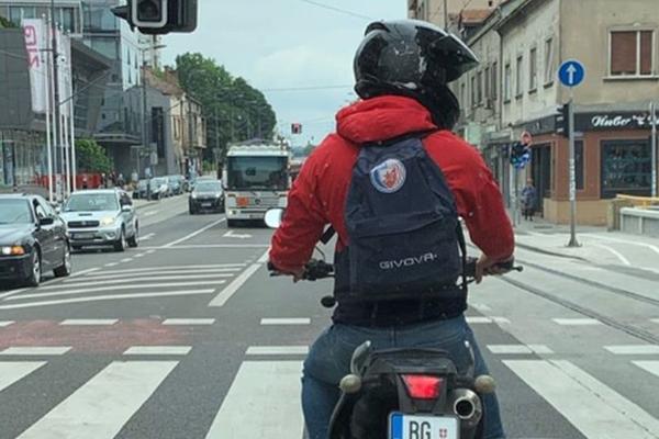 MOMAK SA ZVEZDINIM RANCEM VOZIO ISPRED ZAGORCA: Njegov komentar je do suza nasmejao sve navijače Partizana!