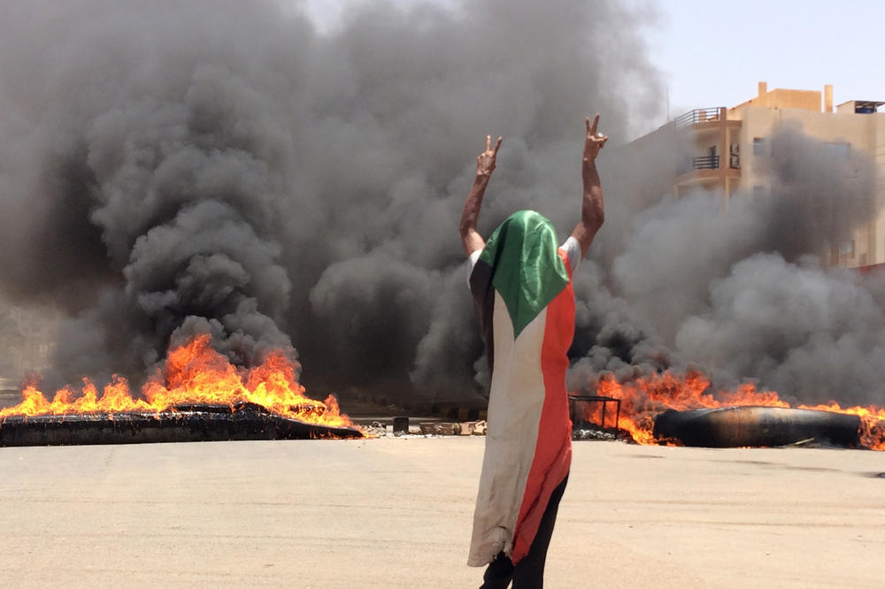 SUDANSKA REVOLUCIJA POJELA SVOJU DECU: Vojska se okrenula protiv demonstranata, ubijeno više od 30 ljudi!