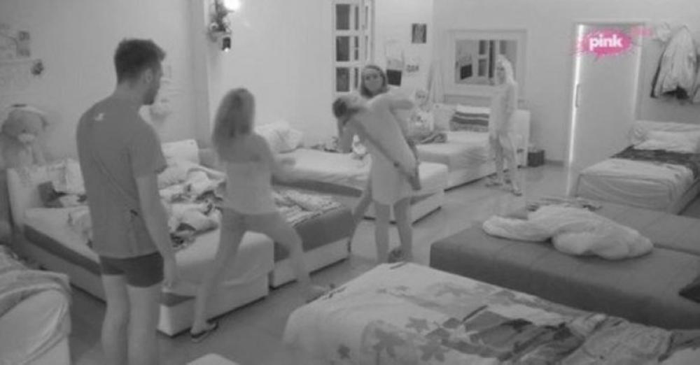 Maca je zbog svojih provokacija često dobijala batine od Ane