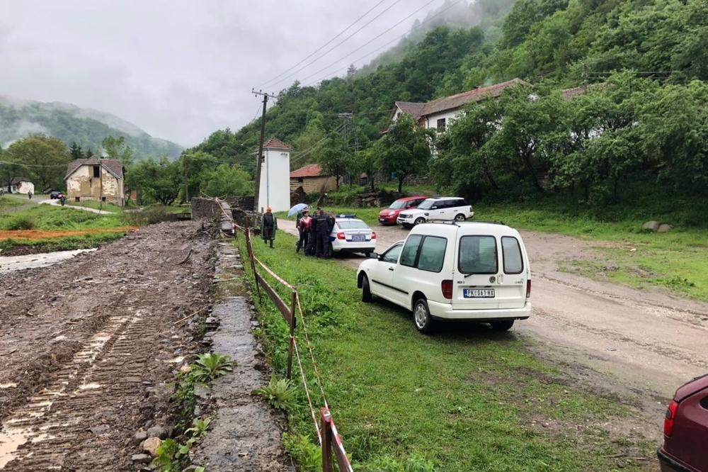 PITANJE JE KAD ĆE PASTI KRV U RAKITI! Jedan meštanin je na obezbeđenje krenuo SEKIROM!