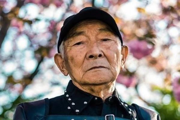 DEKA (84) JE INSTAGRAM ZVEZDA! Dopustio unuku da ga oblači i izdominirao! Prati ga preko 67 hiljada ljudi! (FOTO)