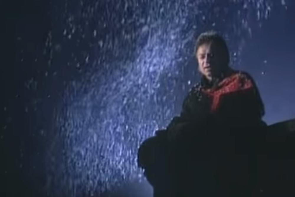 BIO JE SEOSKO DETE, ČUVAO STOKU I PEVAO S TRAKTORA: Jedna noć je promenila SVE sad je jedan od NAJPOZNATIJIH pevača