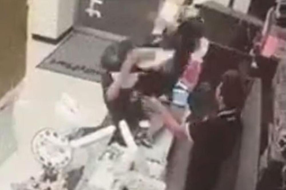 SUMANUTA SCENA U KAFIĆU: Gošća se popela na šank, pa mokrila u čašu, da bi pokazala da joj se kafa ne sviđa?!