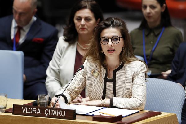 VLORA NAČISTO PROLUPALA: Zbog patrijarha i Asada izrekla neverovatne gluposti! (FOTO)