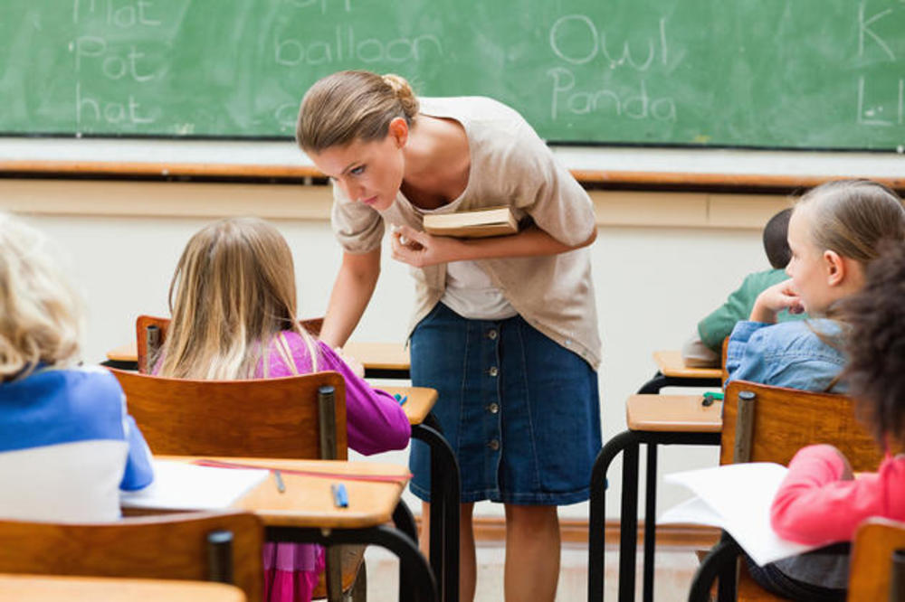 "TUKLA SAM TEHNIČARE, SKIDALA SE": Profesorka pričala DECI o svom ISKUSTVU sa konzumacijom DROGE, nazivala ih OVAKO