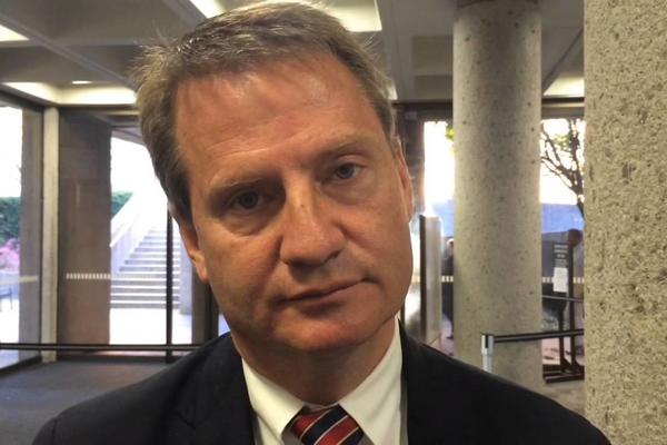 SRBI NISU LOŠI, ALI SRBIJA JE DOZVOLILA GENOCIDNO SILOVANJE NA KOSOVU! Američki kongresmen nastavio da nas napada