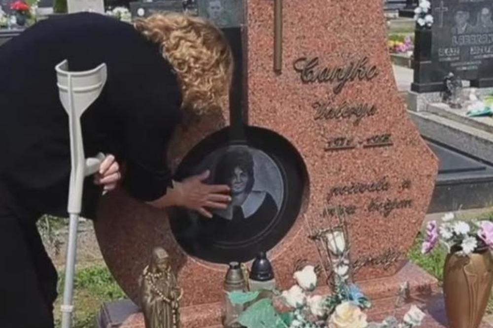 UBICA MOJE ĆERKE SAHRANJEN JE U GROBU DO NJENOG! Vapaj očajne Srpkinje: Kad joj dođem do humke, vidim NJEGA (VIDEO)