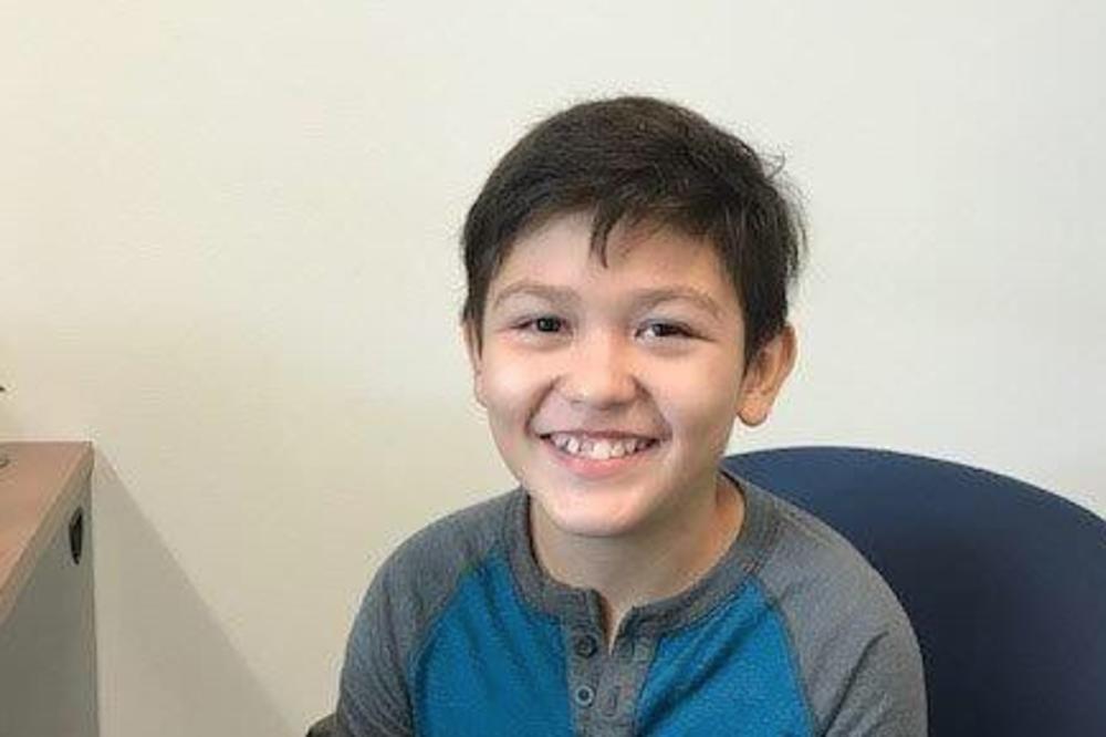 OVAJ DEČAK (12) JE UMRO OD GLADI: Otac ga je zatočio u kupatilu, vezao ga lancima i stavio mu ogrlicu za pse