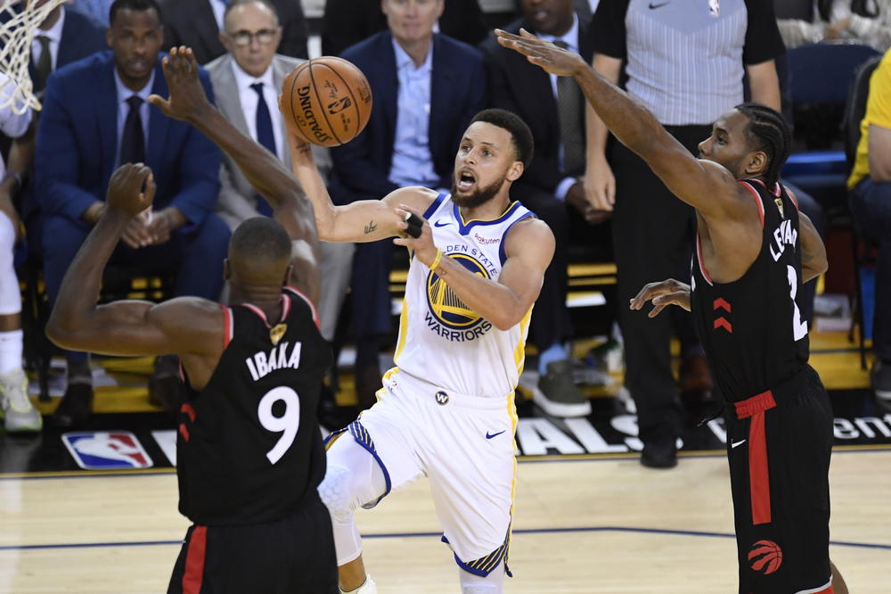 NE POMAŽE NI REKORD STEFA KARIJA: Toronto srušio Golden Stejt u njihovoj kući i pokazao kako se igra prava košarka!