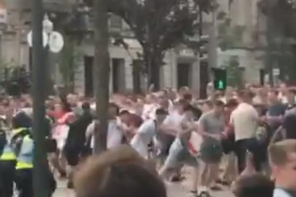 RATNA ZONA U PORTUGALIJI: Engleski huligani napali policiju, koja im je brutalno odgovorila!
