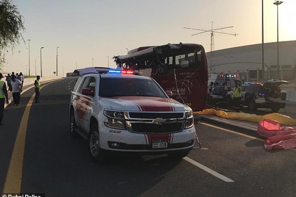 HOROR U DUBAIJU: Autobus se zakucao u znak, poginulo 17 OSOBA