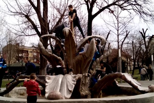 NAJTUŽNIJI SPOMENIK U SRBIJI! Kameni cvet je simbol IRININE TUGE za zavičajem!