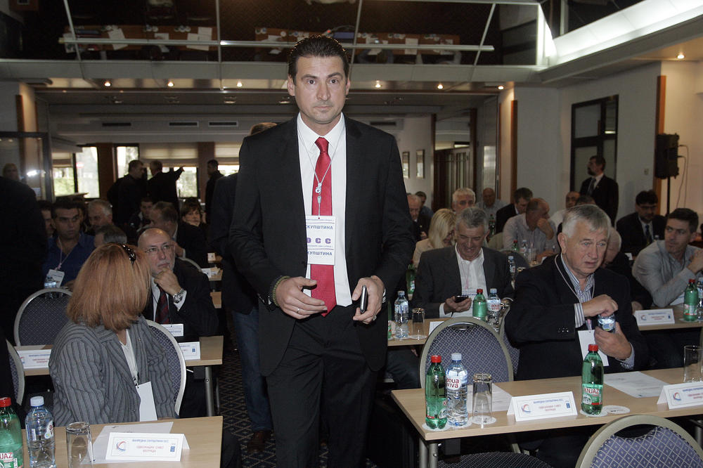 BRUTALNA PORUKA VANJE GRBIĆA SVIMA KOJI KRITIKUJU NOVU OPREMU KOŠARKAŠA: Moj je pa da je i od...!