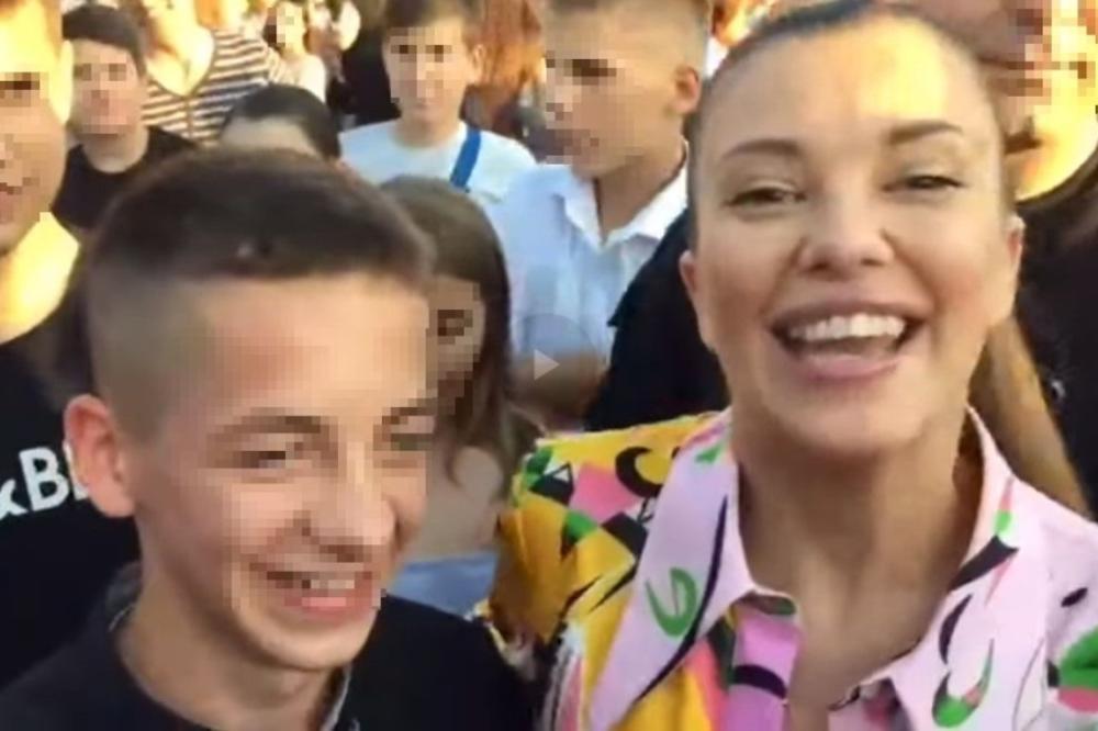 KIJA KOCKAR HELIKOPTEROM SLETELA U OBRENOVAC: Ispunila želju malom maturantu, a zbog ovog je sada osuđuju... (FOTO)