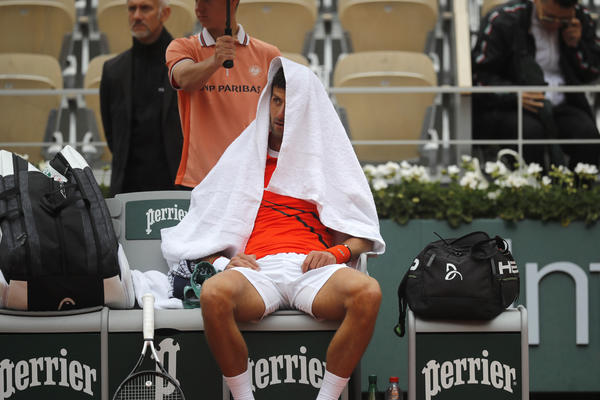 OVO NE IZGLEDA DOBRO: Užasan nagoveštaj za Novaka  Đokovića pred nastavak meča sa Timom!