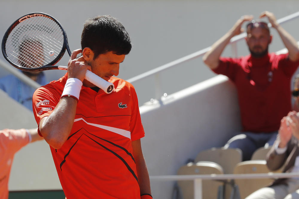 NEZAPAMĆENA KRAĐA NA ROLAN GAROSU! Đoković žestoko oštećen u polufinalu protiv Dominika Tima!