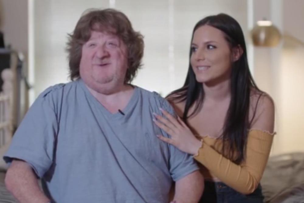 SVI JOJ KAŽU DA JE SPONZORUŠA I GADE JE SE: Sara tvrdi da voli OVOG ČOVEKA, ali nikome nije jasno zašto?! (FOTO)