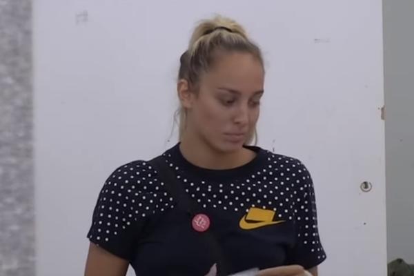 PUCAJU JE KOMPLEKSI: Imam male grudi, kriv nos i visoko čelo! Luna otkrila NEDOSTATKE, a za OVO je okrivila Gagija!