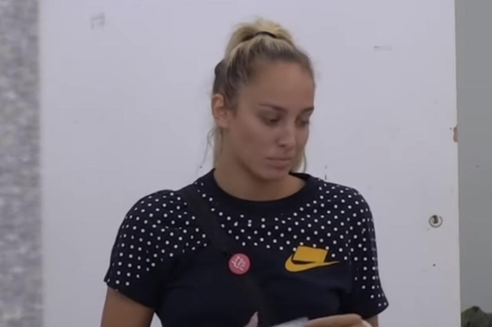 PUCAJU JE KOMPLEKSI: Imam male grudi, kriv nos i visoko čelo! Luna otkrila NEDOSTATKE, a za OVO je okrivila Gagija!