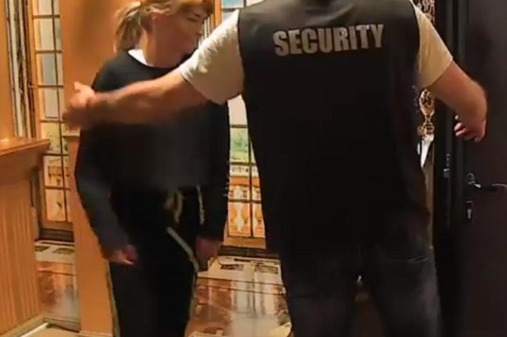 OVA ŽENA BIJE KO MUŠKARAC! Ovakvu ŠAMARČINU rijaliti još nije video: ZAVALILA JE, PA JOJ ISKRIVILA LOBANJU! (VIDEO)