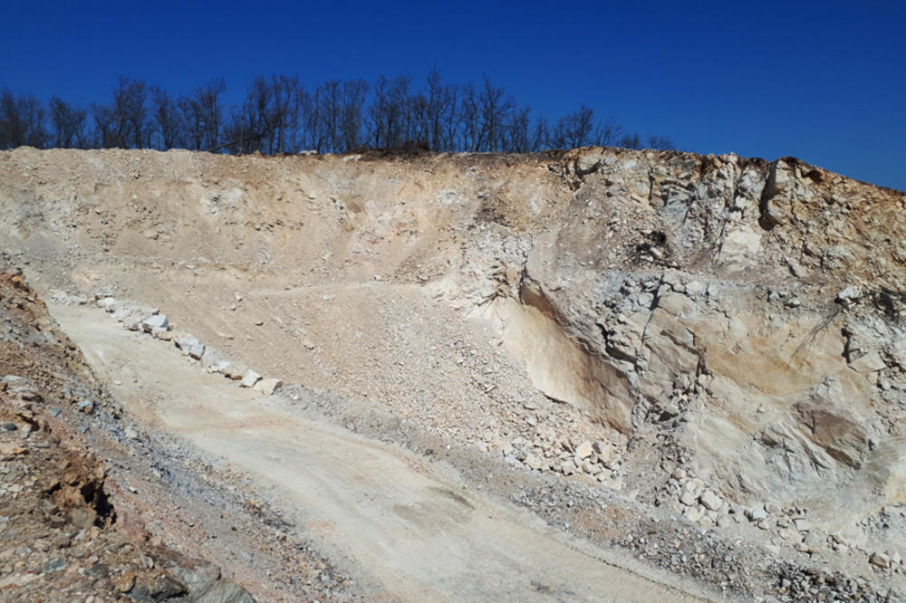 EKOLOŠKA KATASTROFA! Firma Bekament digla u vazduh vrh planine Venčac!