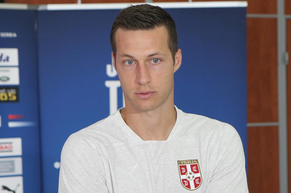 HOLANDSKI KOMENTATOR IZVREĐAO SRPSKOG FUDBALERA: Bolje prestani da igraš fudbal!