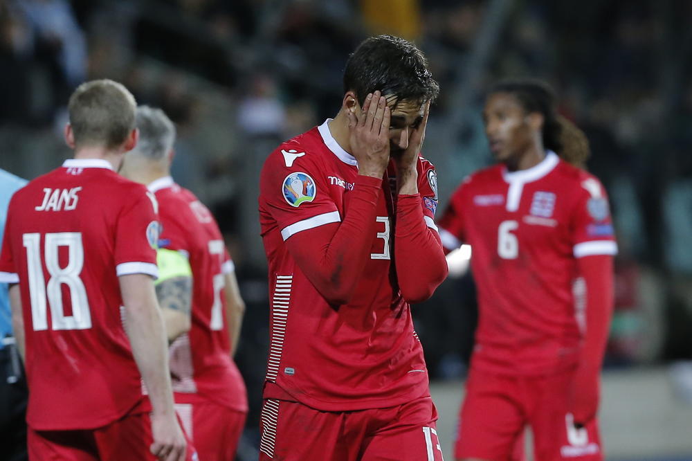 IZBEGNUTA VELIKA TRAGEDIJA: Osetili miris dima i paljevine u avionu za Ukrajinu, pa odbili da polete!