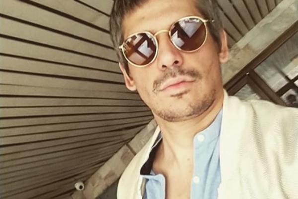 SIN MARINE TUCAKOVIĆ IZAŠAO ISPRED PORODIČNOG DOMA: Zapalite sveću za mamu, to je sve što imam da kažem!