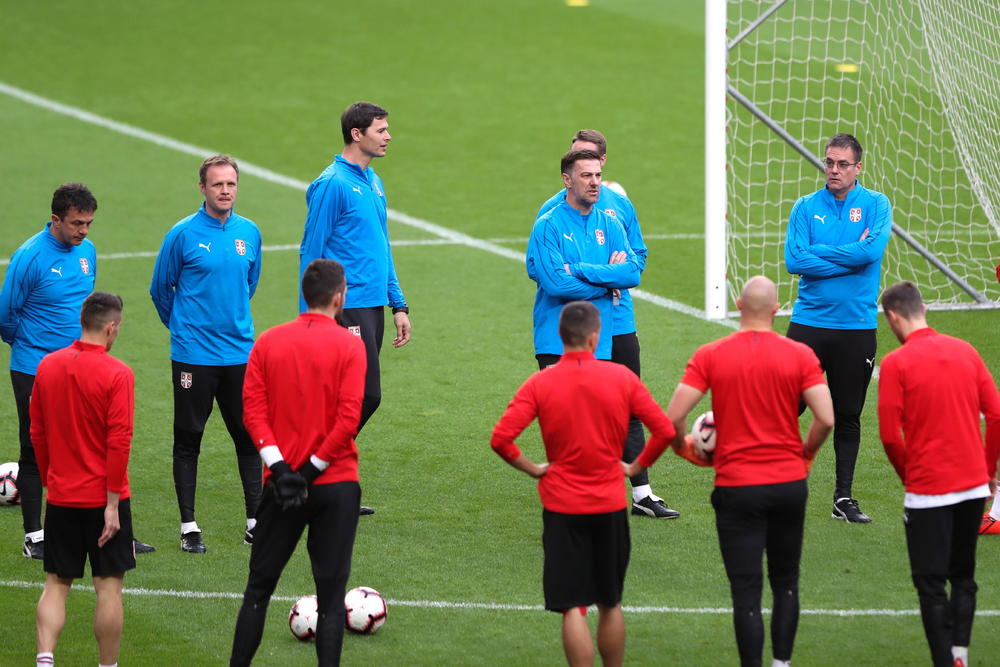 Mladen Krstajić će vratiti četiri igrača pozadi